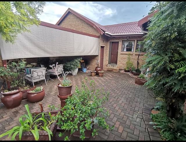3 BEDROOM HOUSE FOR SALE IN VANDERBIJLPARK SE 3